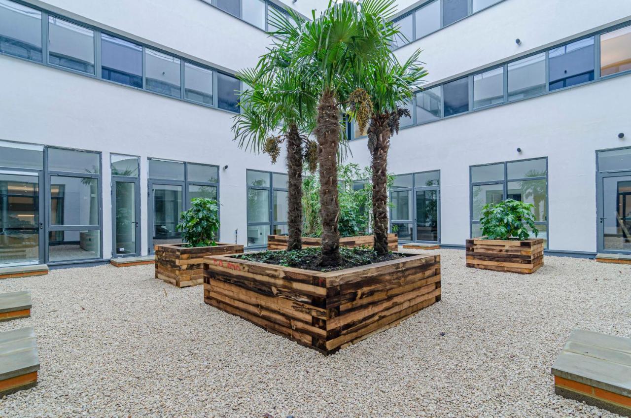 The Atrium Lägenhet Milton Keynes Exteriör bild