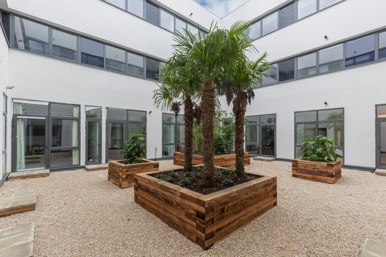 The Atrium Lägenhet Milton Keynes Exteriör bild